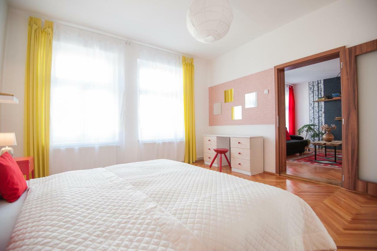 Spacious Stylish Apartment In Old Town Сибиу Экстерьер фото