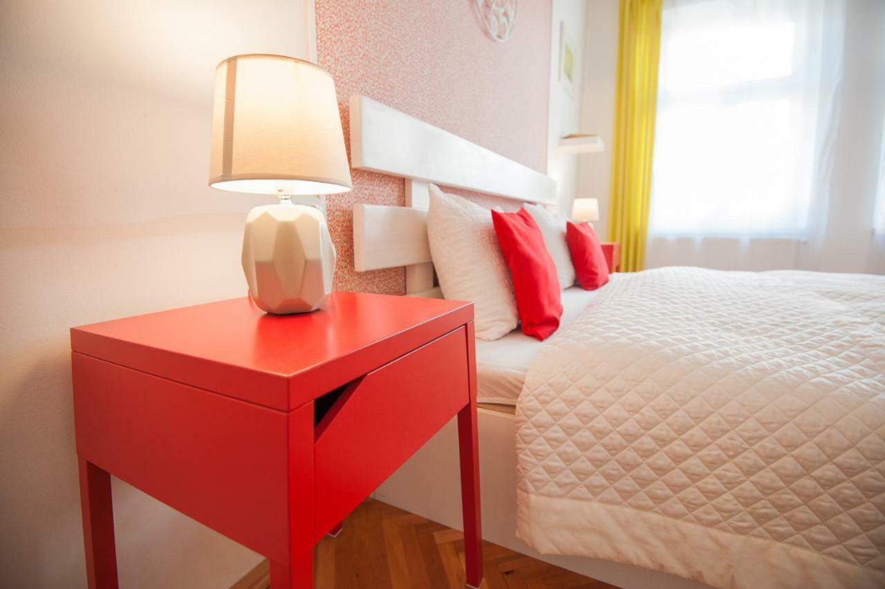 Spacious Stylish Apartment In Old Town Сибиу Экстерьер фото