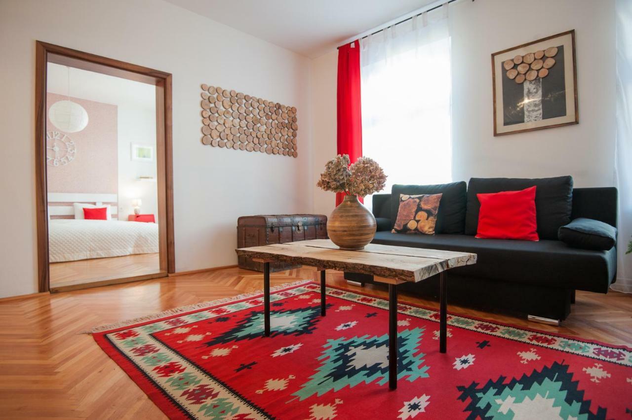 Spacious Stylish Apartment In Old Town Сибиу Экстерьер фото