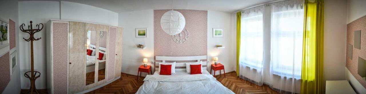 Spacious Stylish Apartment In Old Town Сибиу Экстерьер фото